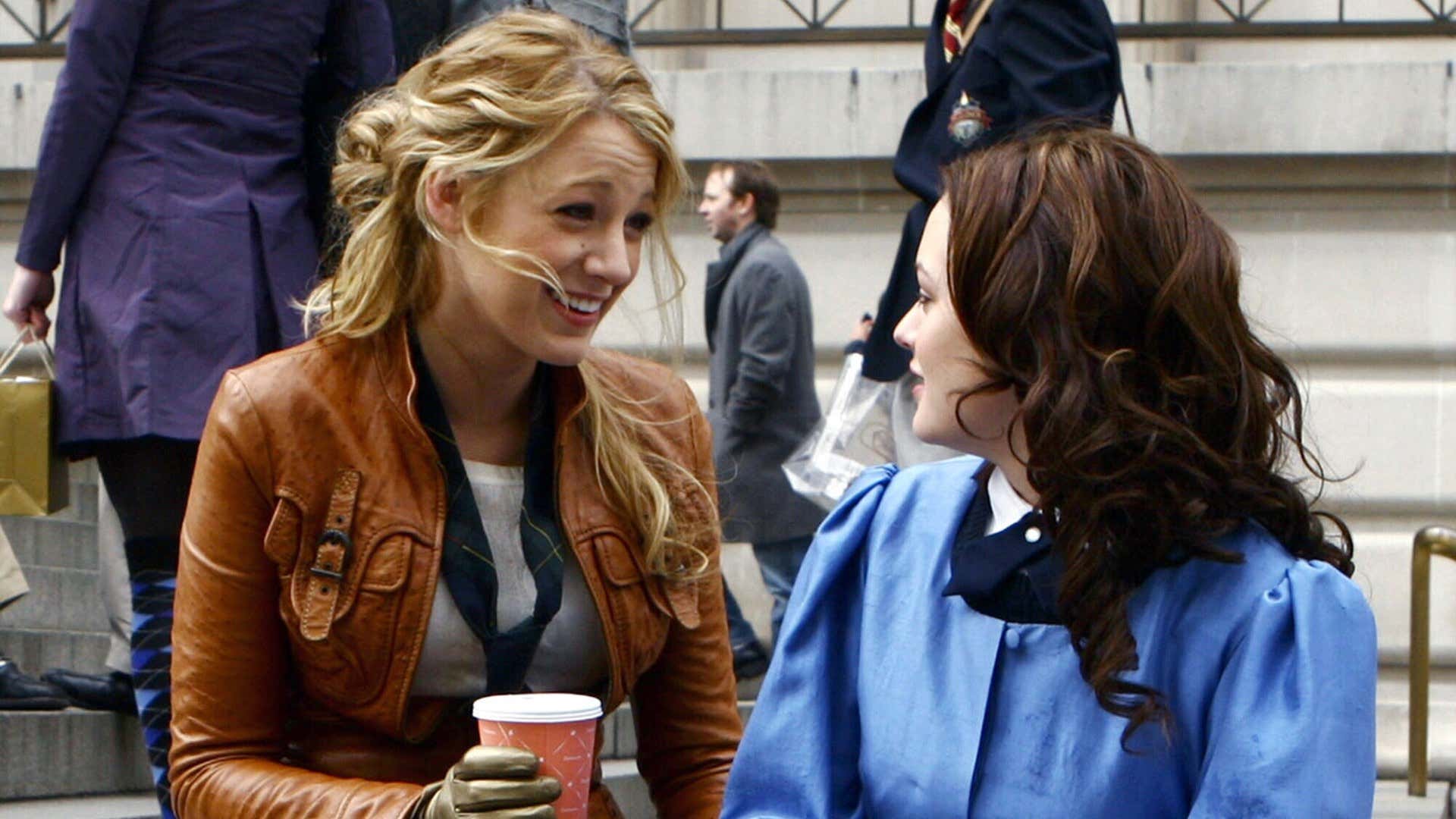 Serena and Blair talk on the steps of the Met.